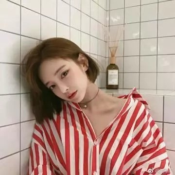俏皮女学生